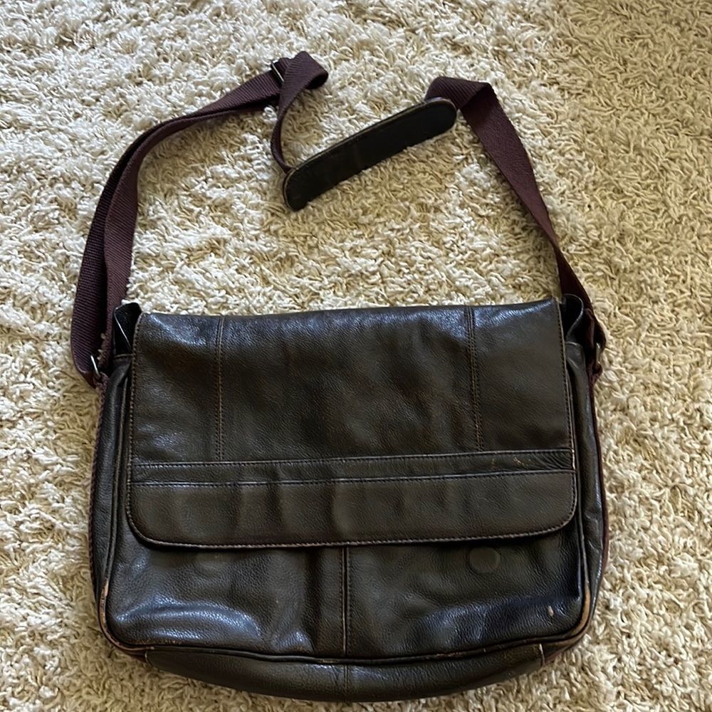 Black Rivet Leather Cross Body Messenger Laptop Bag Distressed Adjustable Strap